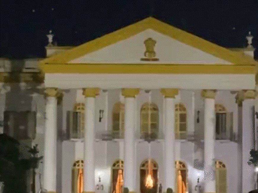 कोलकाता रेप-लोगों ने विरोध में घरों की लाइट बंद की:राजभवन में भी ब्लैकआउट; IMA चीफ की अपील- प्रदर्शनकारी डॉक्टर काम पर लौटें