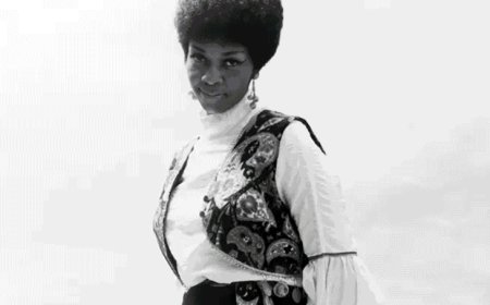 मशहूर अमेरिकी सिंगर सिसी ह्यूस्टन का निधन:अल्जाइमर से जूझ रही थीं दो बार की ग्रैमी अवॉर्ड विजेता