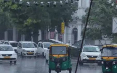 Delhi weather update: High humidity and patchy rain expected today