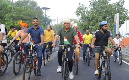 Dr. Mansukh Mandaviya leads 35th Fit India Sundays on Cycle Tiranga Rally with Panchayat Representatives in Delhi