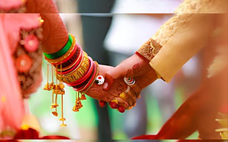 शादी में खाने पर मची लूट, खुद दूल्हा चिप्स का पैकेट लेकर भागा