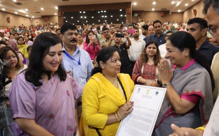 CM Rekha Gupta Gives Jobs to 109, Health Cards to 878 NDMC Staff